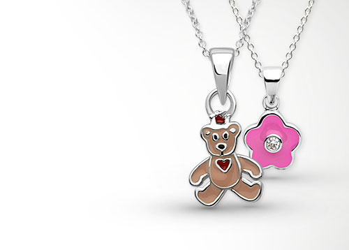 Ab wann sollten Kinder Schmuck tragen?